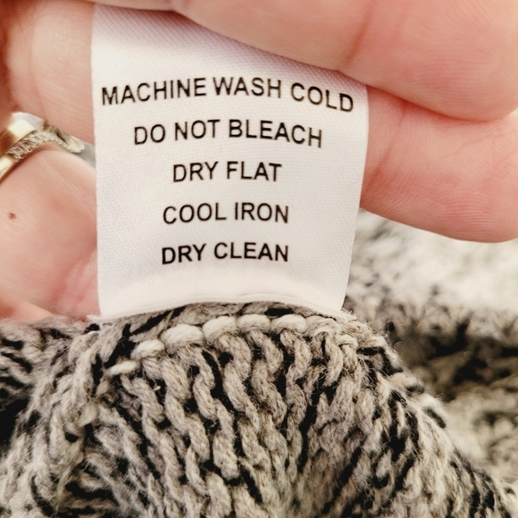 Harper Lane Gray Black White Crochet Open Knit‎ Sweater - Picture 10 of 11